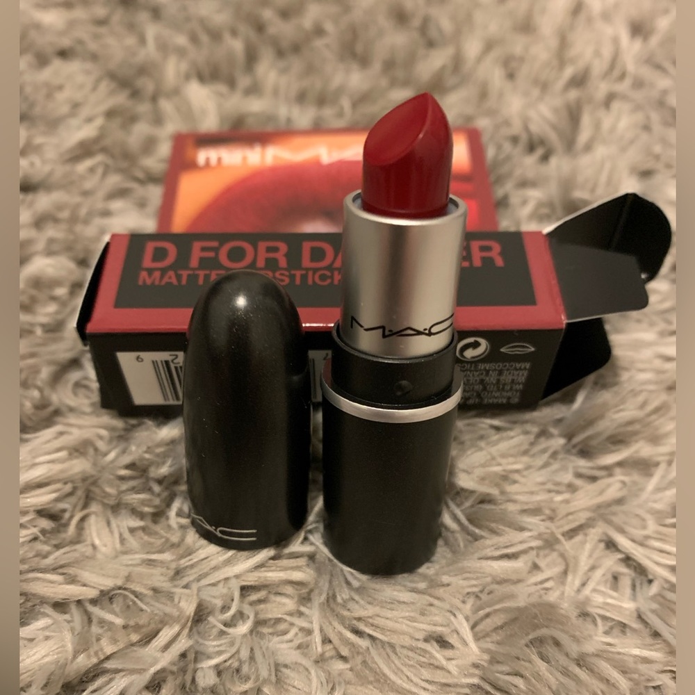 Mac mini d for danger lipstick new in box